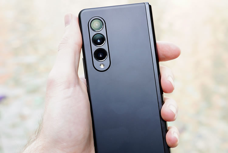 Galaxy Fold 3 review camera